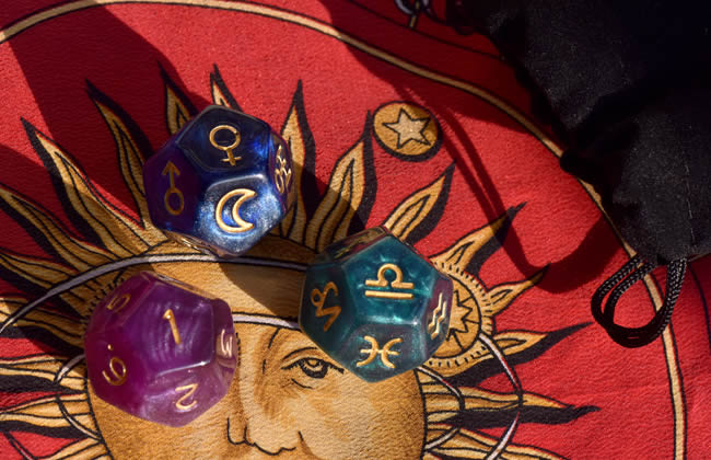 jeu de dés astrologiques 12 faces pour tirage de signe, planete et maison astrologique